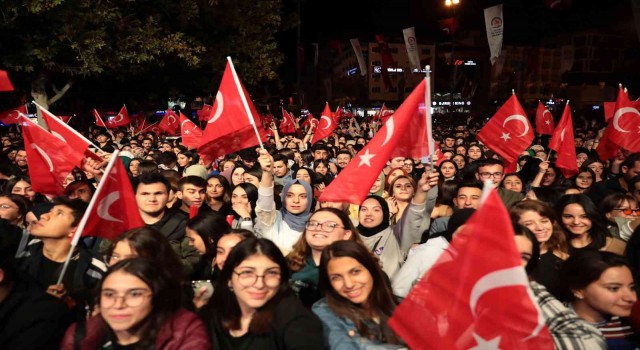 Denizlide 7den 70e Cumhuriyet coşkusu