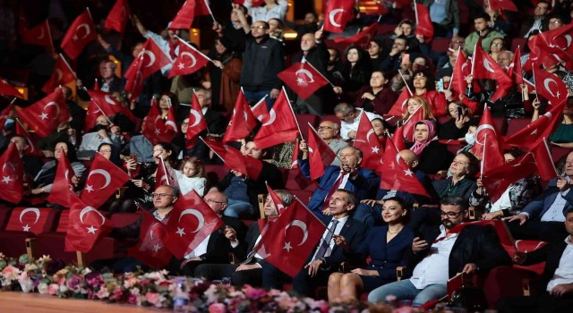 Denizlide Cumhuriyet Konseri izleyenleri mest etti