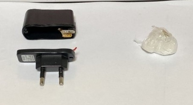 Denizlide şarj aleti içine gizlenmiş uyuşturucu ele geçirildi