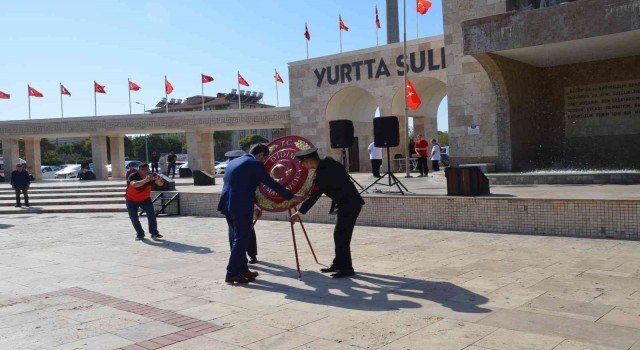 Didimde 29 Ekim kutlamaları çelenk töreniyle başladı