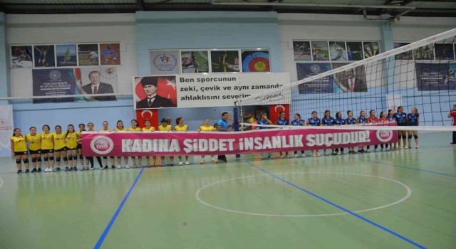 Didimin iki voleybol takımı filede karşı karşıya geldi