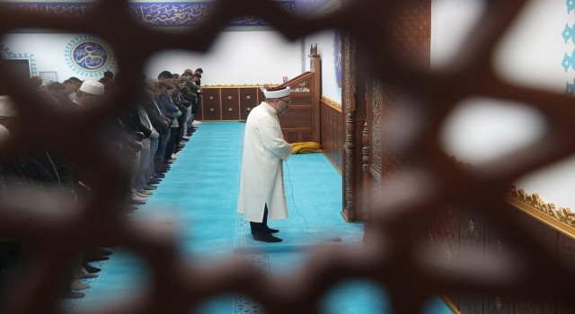 Diyanet İşleri Başkanı Erbaş, Fransa Sarcelles Selimiye Camiinde gurbetçilerle bir araya geldi