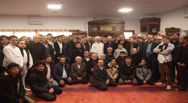 Diyanet İşleri Başkanı Erbaş, Fransada sabah namazında gençlerle buluştu