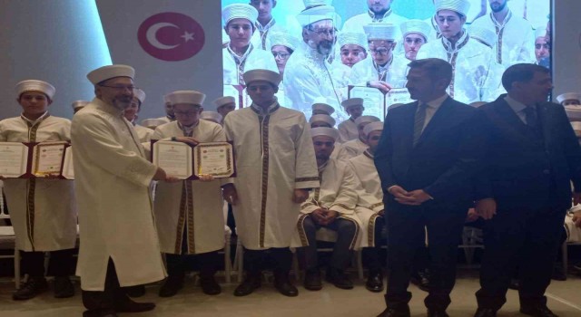 Diyanet İşleri Başkanı Erbaş: “Sizin vazifeniz Kuran-ı, hayat rehberi olduğunu bütün insanlığa tanıtmak”