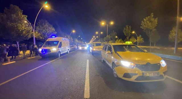 Diyarbakırda 3 aracın karıştığı kazada 5 kişi yaralandı