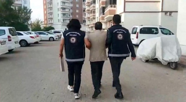 Diyarbakırda kaçak göçmenlerin sevkini sağlayan 17 kişi tutuklandı