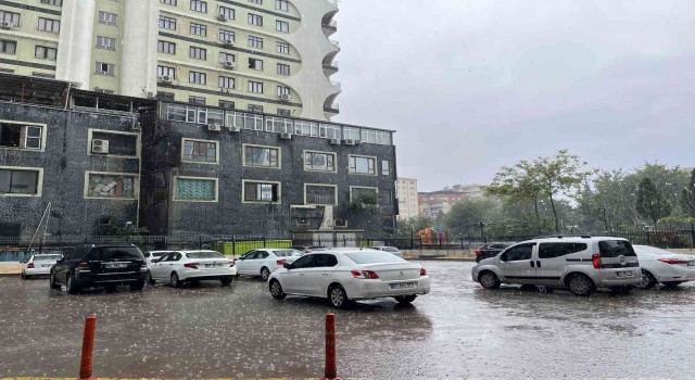 Diyarbakırda sağanak yağış etkili oldu