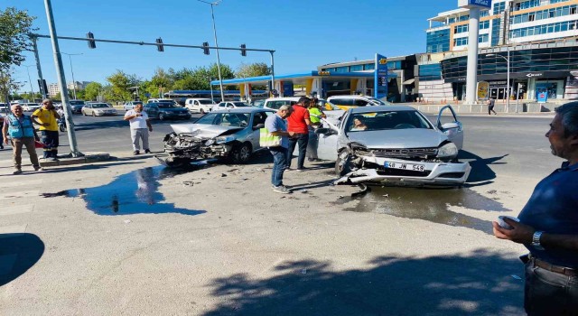 Diyarbakırda sürücü hatalarından kaynaklı kaza bilançosu: 2 ölü, 453 yaralı