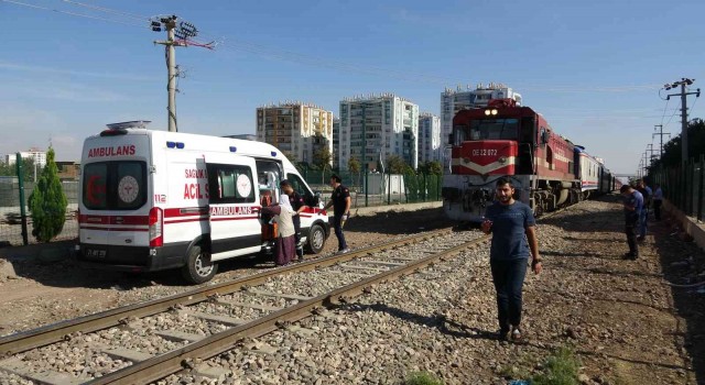 Diyarbakırda üst geçit yerine yolu kullanan yaşlı adama tren çarptı