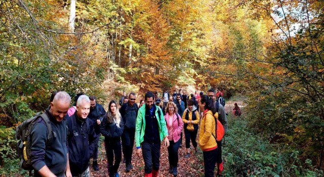 Doğa tutkunları Domaniçin eşsiz sonbahar manzarasında yürüdü