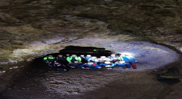 Doğa tutkunları gece yürüyüşünde 10 kilometreyi devirdi