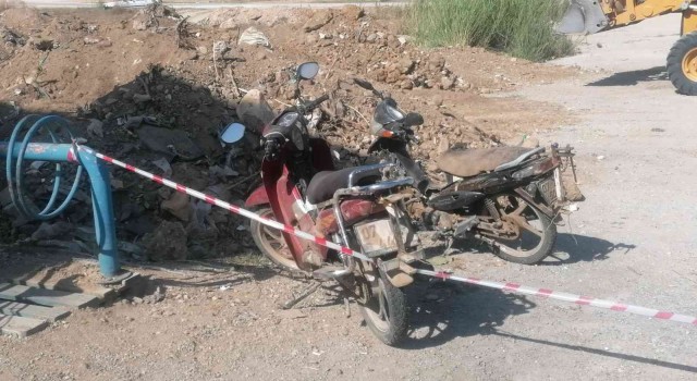Dökülen hafriyat toprağının altından motosiklet çıktı