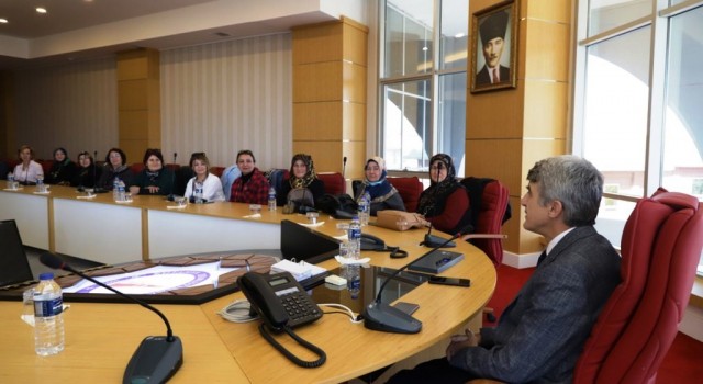 DPÜnün “Anne Üniversitesi” projesinde ilk ders verildi