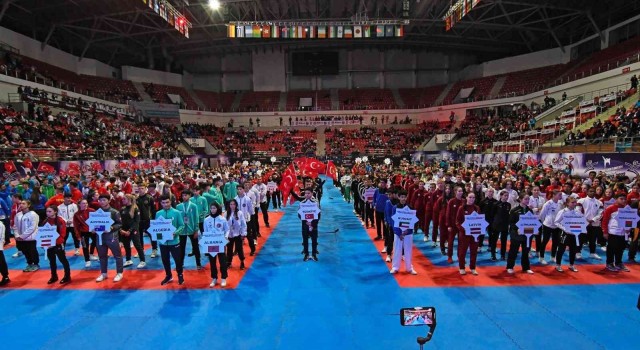 Dünya Ümit Genç U21 Karate Şampiyonasının açılış seremonisi yapıldı