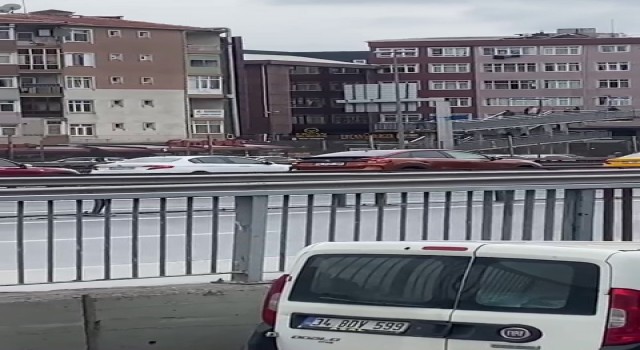 E5te geri geri giden araç trafiği tehlikeye attı