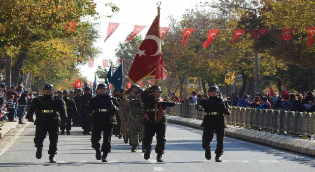 Edirnede bayrağını alan meydana koştu, 7den 70e Cumhuriyet coşkusu yaşandı