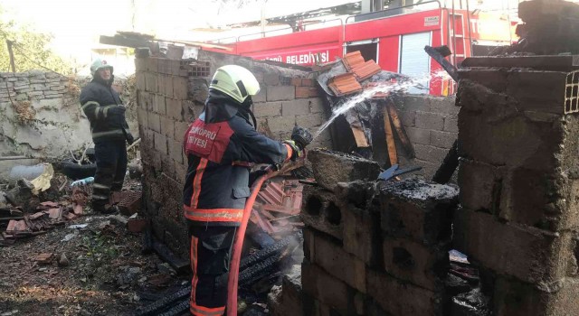 Edirnede kullanılmayan evin kömürlüğünde yangın çıktı