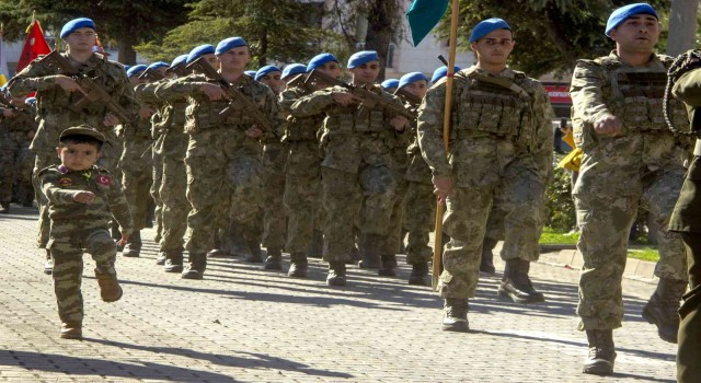 Edremitte Cumhuriyetin 99. yıldönümünü coşkuyla kutlandı