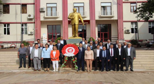 Efelerde muhtarlar günlerini kendi başlarına kutladı