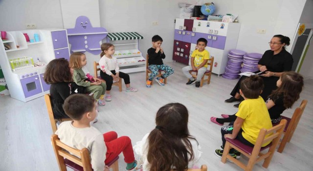 Efelerden miniklere İngilizce ve Felsefe eğitimi