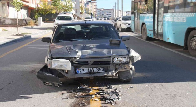 Elazığda trafik kazası: 2 yaralı