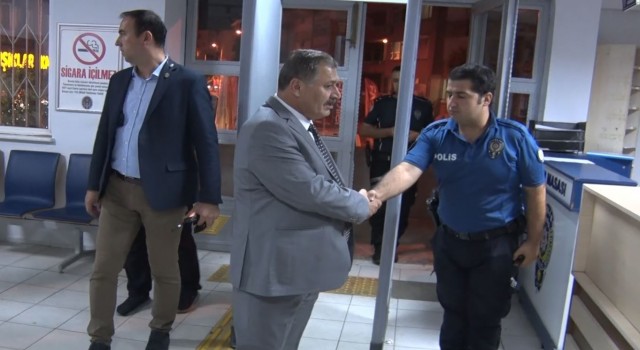 Emniyet müdürü gece yürüyerek denetim yaptı