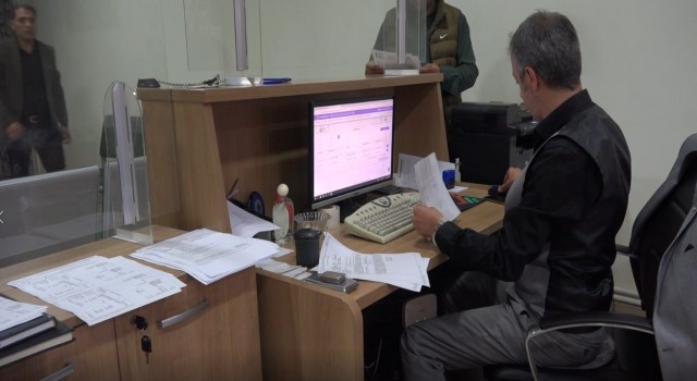 Enkazdan 22.5 saat sonra kurtarılan Aydın hayata tutundu