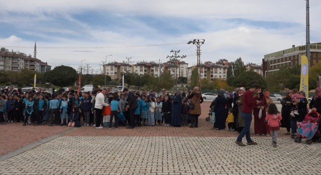 Ercişte uçurtma şenliği