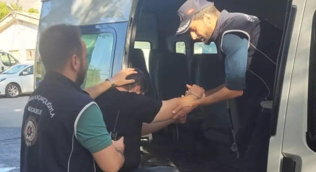 Erzincanda 5 kaçak göçmen ve 1 organizatör yakalandı