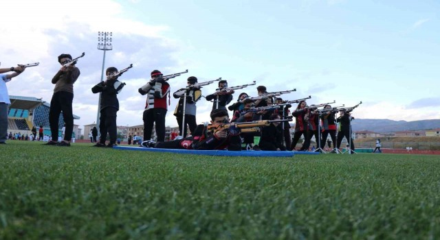 Erzincanda Amatör Spor Haftası, renkli görüntülere sahne oldu
