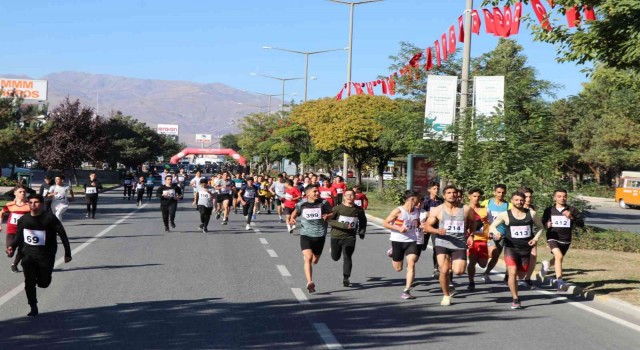 Erzincanda Cumhuriyet koşusu yapıldı