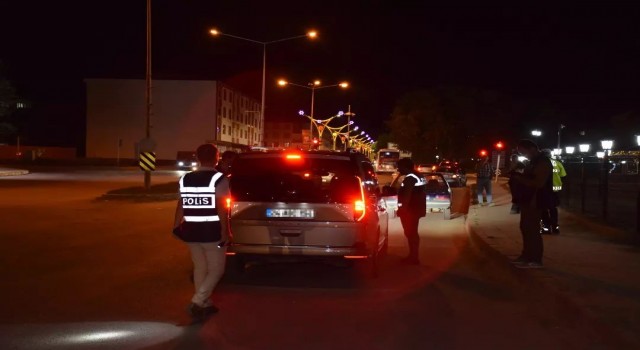 Erzincanda “Huzurlu Sokaklar ve Terör Suçları Uygulaması”