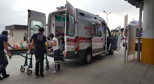 Erzincanda iki ayrı trafik kazasında 12 kişi yaralandı