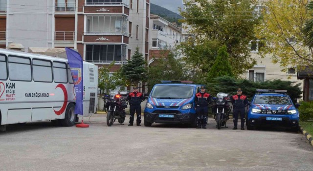 Esenköyde jandarmadan kan bağışı kampanyasına tam destek