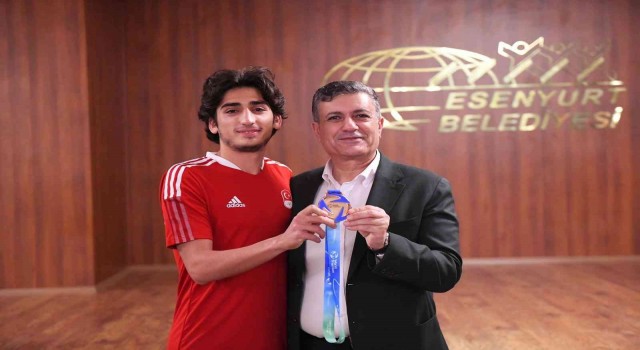 Esenyurtlu Uğurcan Özer, Dünya Kupasına giden ilk madalyayı kazandı