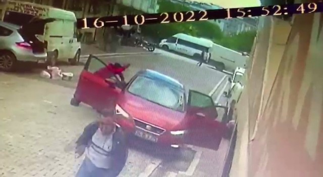 Esenyurtta alacak verecek kavgasında ortalık birbirine girdi, o anlar kamerada