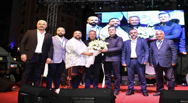 Esenyurtta İç Anadolu gecesi rüzgarı esti