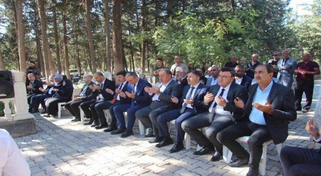 Eski Belediye Başkanı Bulut mezarı başında anıldı