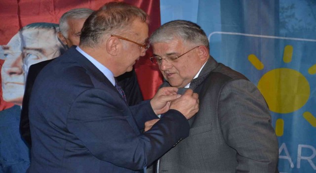 Eski Devlet Bakanı Bahattin Şeker İYİ Partiye geçti