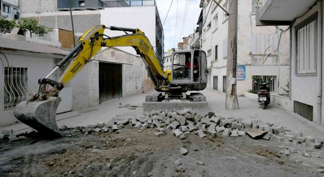 Eski Kuşadasında yenileme çalışmaları devam ediyor