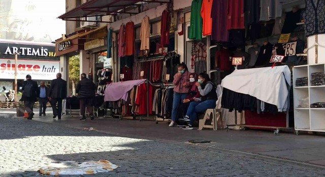 Eskişehirin göbeğindeki işlek cadde 10 yıldır lağım kokuyor