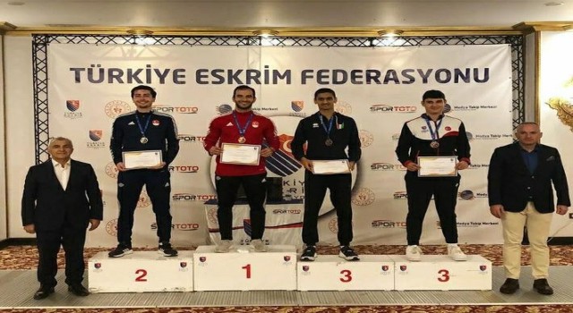 Eskişehirli eskrim sporcusu uluslararası müsabakada gümüş madalya kazandı