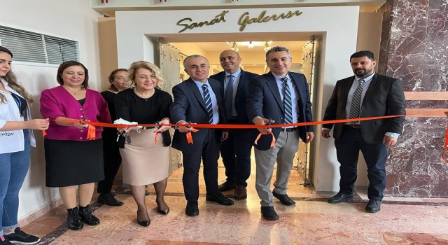 ESOGÜ hekimleri hastalarından gelen hediyeleri sergiledi