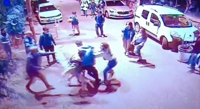 Etilerde gürültü yapan grup, güvenlik görevlisini darp etti