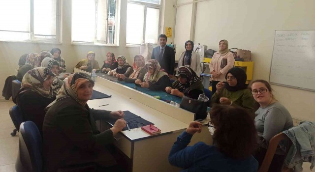 Ev hanımları takı tasarlıyor