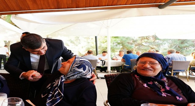 Fadıloğlu, yaşlıları misafir etti