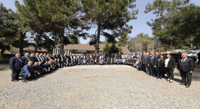 Fadıloğlundan Muhtarlar Günü kutlaması