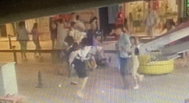 Fatihte 5 kişinin yaralandığı silahlı kavganın güvenlik kamerası görüntüleri ortaya çıktı