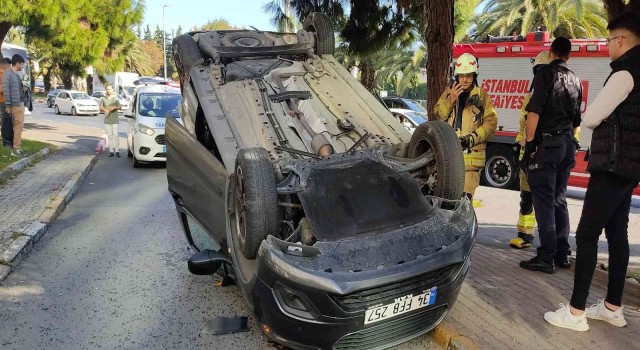 Fatihte takla atan aracın içinden burnu bile kanamadan çıktılar