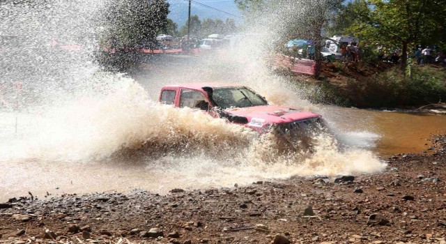 Fethiyede off-road yarışları nefes kesti